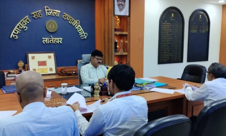 बालूमाथ में कोयला वाहनों के प्रदूषण पर प्रशासन सख्त, एक सप्ताह में मांगी रिपोर्ट बालूमाथ में कोयला वाहनों के प्रदूषण पर प्रशासन सख्त, एक सप्ताह में मांगी रिपोर्ट