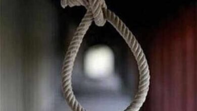 महिला ने पेड़ से फांसी लगाकर की आत्महत्या, पुलिस जांच में जुटी