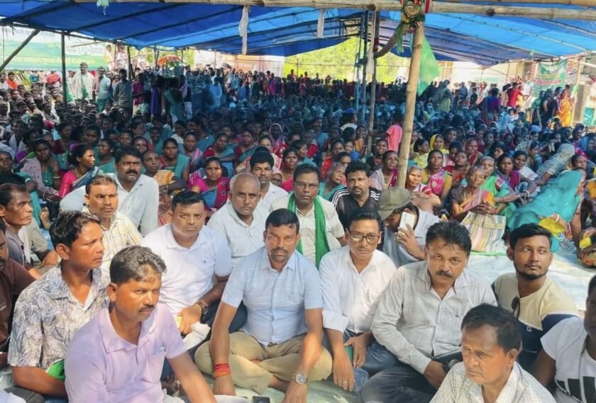 बरहेट-पतना में MMDR संशोधन कानून के खिलाफ झामुमो का प्रदर्शन, बड़ी संख्या में जुटे कार्यकर्ता बरहेट-पतना में MMDR संशोधन कानून के खिलाफ झामुमो का प्रदर्शन, बड़ी संख्या में जुटे कार्यकर्ता