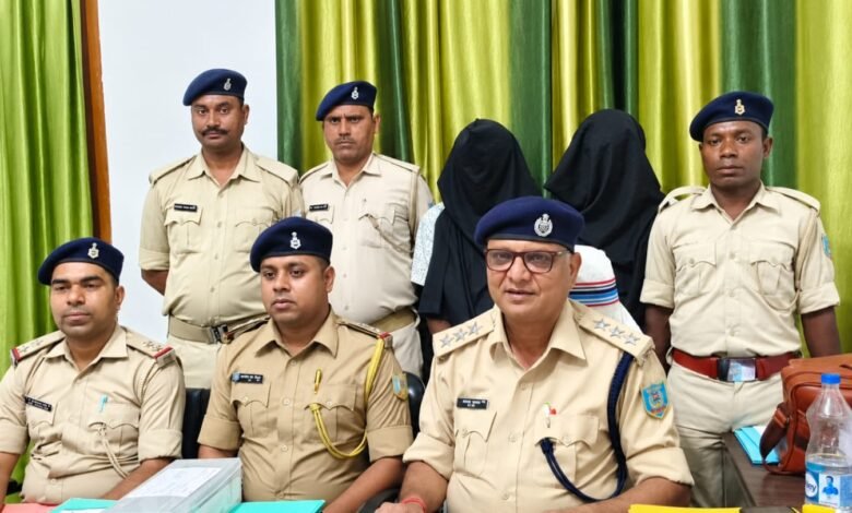 करमा पूजा में महिलाओं से गाली-गलौज और छेड़खानी के आरोप के बाद फायरिंग,दो गिरफ्तार करमा पूजा में महिलाओं से गाली-गलौज और छेड़खानी के आरोप के बाद फायरिंग,दो गिरफ्तार