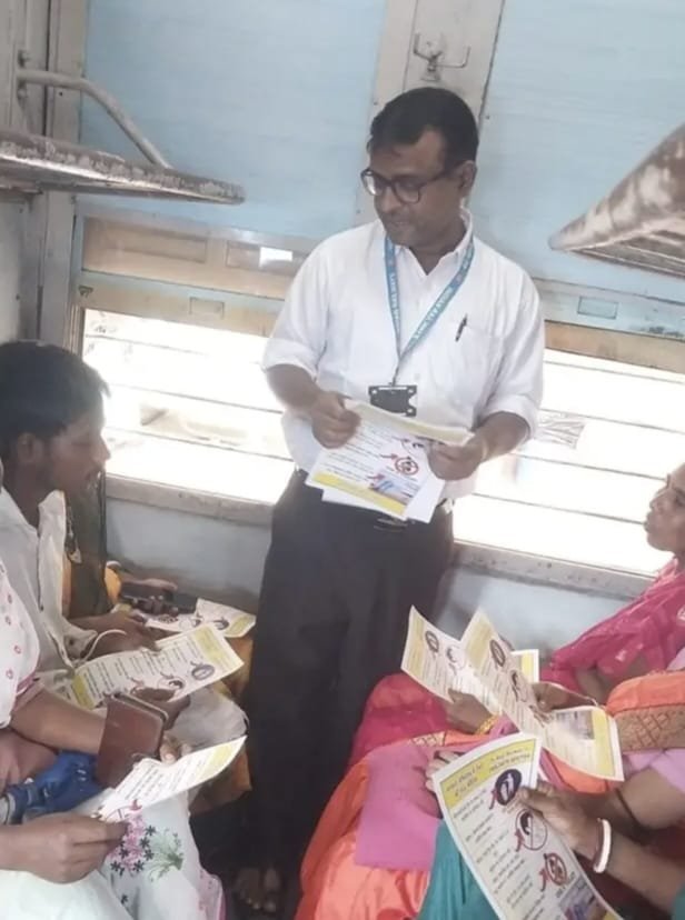 मालदा मंडल में ‘स्वच्छता ही सेवा-2026’ अभियान, स्टेशनों पर यात्रियों को किया जागरूक मालदा मंडल में ‘स्वच्छता ही सेवा-2026’ अभियान, स्टेशनों पर यात्रियों को किया जागरूक