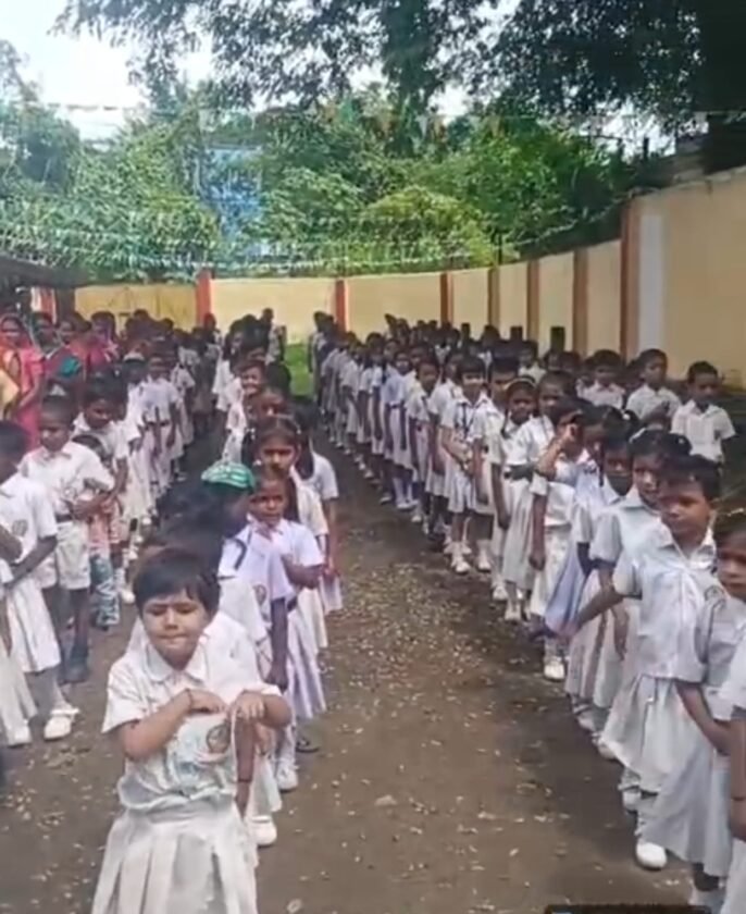 ‘वंदे मातरम’ के 150 वर्ष पूरे होने पर स्कूलों में सामूहिक गायन, विद्यार्थियों ने लिया राष्ट्रहित का संकल्प