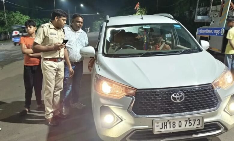 वाहन जांच में 48 के खिलाफ कार्रवाई,74 हजार रुपये जुर्माना वाहन जांच में 48 के खिलाफ कार्रवाई,74 हजार रुपये जुर्माना