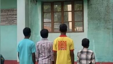 केरल में काम का लालच देकर ले जाए जा रहे चार नाबालिग पहाड़िया बच्चे बचाए गए केरल में काम का लालच देकर ले जाए जा रहे चार नाबालिग पहाड़िया बच्चे बचाए गए