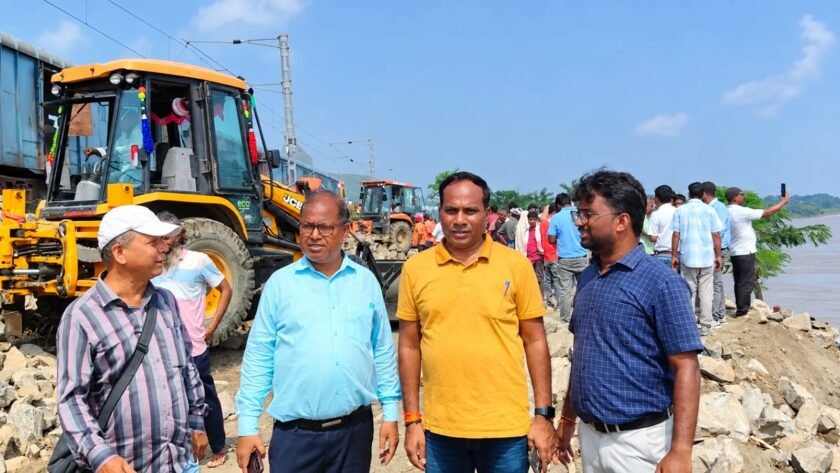 महाराजपुर में रेल ट्रैक से 13 मीटर दूर पहुंची गंगा की धारा, आठ घंटे का ब्लॉक महाराजपुर में रेल ट्रैक से 13 मीटर दूर पहुंची गंगा की धारा, आठ घंटे का ब्लॉक