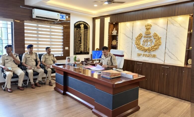 दुर्गा पूजा में सुरक्षा को लेकर पाकुड़ पुलिस अलर्ट, ड्रोन से होगी संवेदनशील इलाकों की निगरानी दुर्गा पूजा में सुरक्षा को लेकर पाकुड़ पुलिस अलर्ट, ड्रोन से होगी संवेदनशील इलाकों की निगरानी