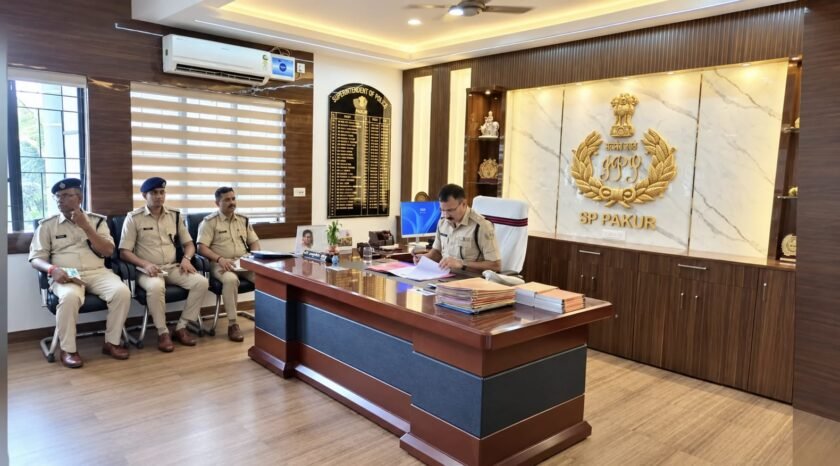 दुर्गा पूजा में सुरक्षा को लेकर पाकुड़ पुलिस अलर्ट, ड्रोन से होगी संवेदनशील इलाकों की निगरानी दुर्गा पूजा में सुरक्षा को लेकर पाकुड़ पुलिस अलर्ट, ड्रोन से होगी संवेदनशील इलाकों की निगरानी