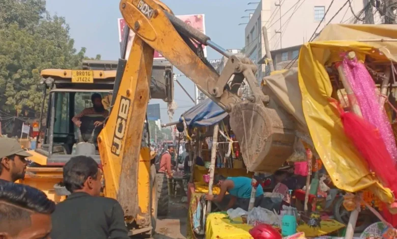 चैनपुर अंचल के ग्राम किन्नी में गैरमजरुआ मालिक भूमि से हटाया जाएगा अतिक्रमण चैनपुर अंचल के ग्राम किन्नी में गैरमजरुआ मालिक भूमि से हटाया जाएगा अतिक्रमण