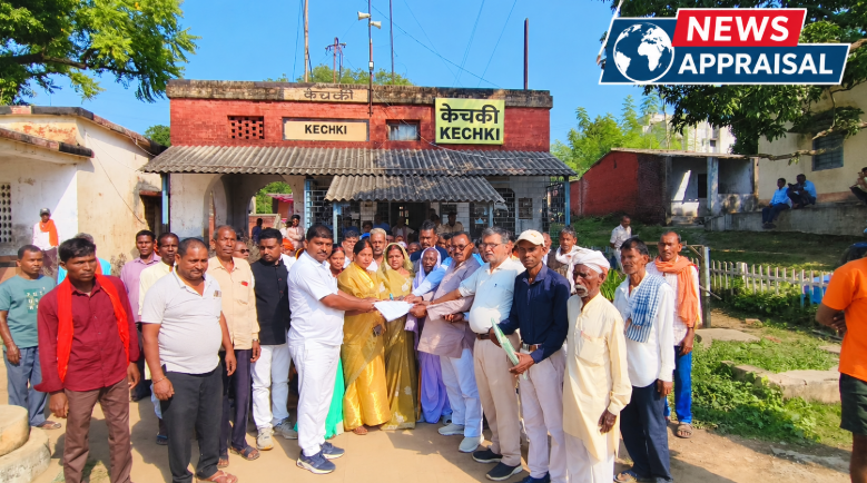 केचकी रेलवे स्टेशन पर एक्सप्रेस ट्रेनों के ठहराव की मांग, धरना-प्रदर्शन