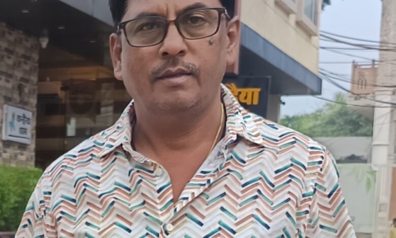 बिजली पोल नहीं लगने से हादसे का खतरा, नप उपाध्यक्ष ने शीघ्र कार्रवाई की मांग की बिजली पोल नहीं लगने से हादसे का खतरा, नप उपाध्यक्ष ने शीघ्र कार्रवाई की मांग की