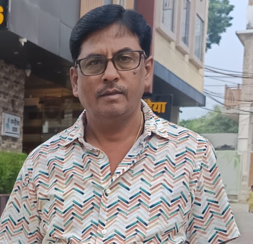 बिजली पोल नहीं लगने से हादसे का खतरा, नप उपाध्यक्ष ने शीघ्र कार्रवाई की मांग की बिजली पोल नहीं लगने से हादसे का खतरा, नप उपाध्यक्ष ने शीघ्र कार्रवाई की मांग की