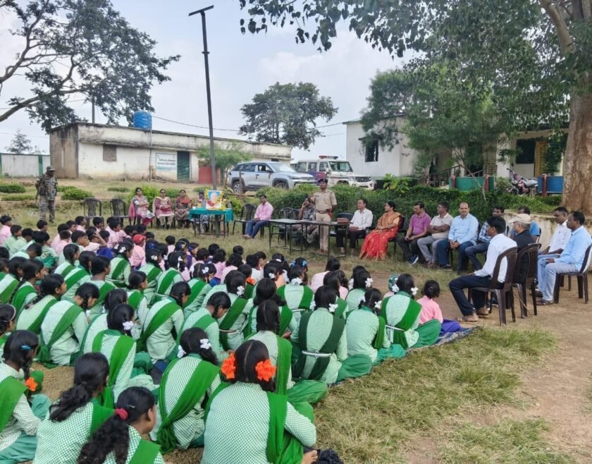 राष्ट्रीय एकता दिवस पर लातेहार के बारियातू में जागरूकता कार्यक्रम, बच्चों को सड़क सुरक्षा और साइबर फ्रॉड की जानकारी राष्ट्रीय एकता दिवस पर लातेहार के बारियातू में जागरूकता कार्यक्रम, बच्चों को सड़क सुरक्षा और साइबर फ्रॉड की जानकारी