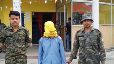 चंदवा में हत्या के मामले में प्राथमिकी अभियुक्त गिरफ्तार,न्यायिक हिरासत में भेजा गया चंदवा में हत्या के मामले में प्राथमिकी अभियुक्त गिरफ्तार,न्यायिक हिरासत में भेजा गया