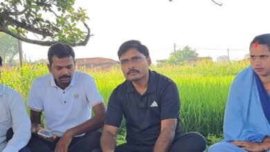 Garhwa:बीडीओ प्रवीण कुमार सिंह ने 7 किमी पैदल चलकर सुखनदी गांव में लगाई चौपाल, ग्रामीणों की समस्याओं का किया मौके पर समाधान Garhwa:बीडीओ प्रवीण कुमार सिंह ने 7 किमी पैदल चलकर सुखनदी गांव में लगाई चौपाल, ग्रामीणों की समस्याओं का किया मौके पर समाधान