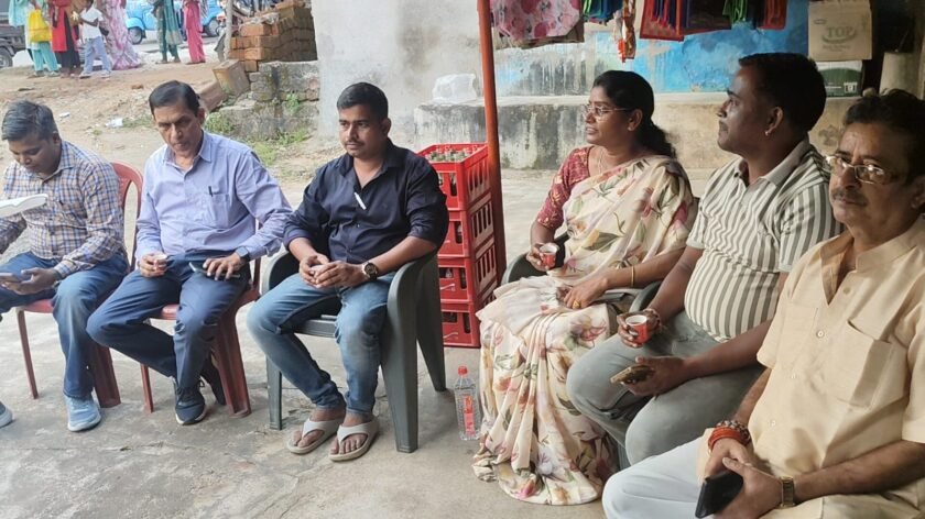 राष्ट्रीय जनजाति आयोग की सदस्य आशा लकड़ा घाघरा पहुंचीं,पीड़ित परिवारों से की मुलाकात