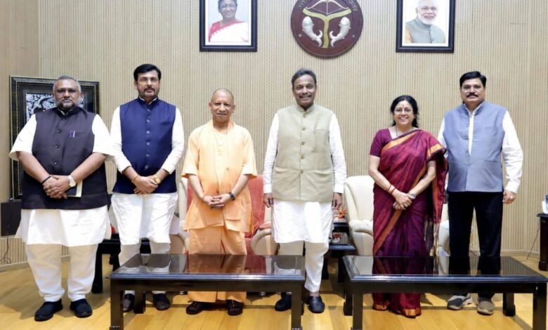 योगी से मुलाकात के बाद अनंत ओझा का बड़ा दावा, बोले- यूपी में फिर खिलेगा कमल, तीसरी बार बनेगी भाजपा सरकार