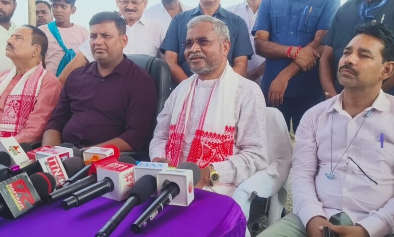साहिबगंज में विकास परियोजनाओं का जायजा, बाबूलाल मरांडी के नेतृत्व में भाजपा टीम ने किया निरीक्षण साहिबगंज में विकास परियोजनाओं का जायजा, बाबूलाल मरांडी के नेतृत्व में भाजपा टीम ने किया निरीक्षण