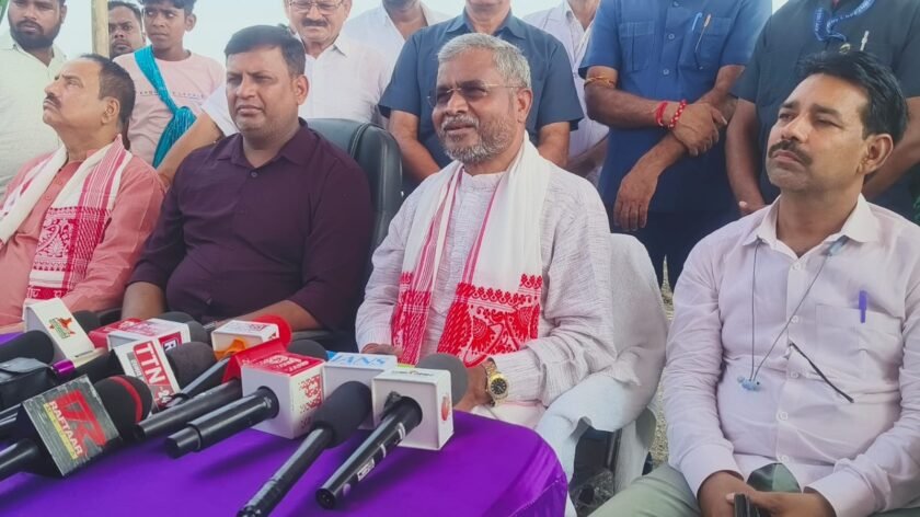 साहिबगंज में विकास परियोजनाओं का जायजा, बाबूलाल मरांडी के नेतृत्व में भाजपा टीम ने किया निरीक्षण साहिबगंज में विकास परियोजनाओं का जायजा, बाबूलाल मरांडी के नेतृत्व में भाजपा टीम ने किया निरीक्षण