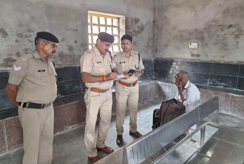 बरहरवा से मोबाइल चोरी कर भाग रहा था आरोपी, तीनपहाड़ में आरपीएफ ने दबोचा; बैग से मिले दो फोन बरहरवा से मोबाइल चोरी कर भाग रहा था आरोपी, तीनपहाड़ में आरपीएफ ने दबोचा; बैग से मिले दो फोन