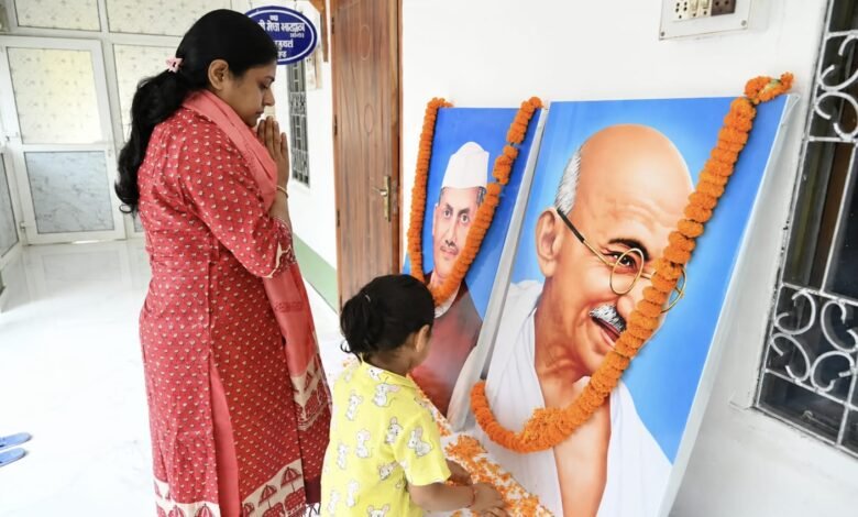 गांधी का सत्य-अहिंसा,शास्त्री की सादगी बनी प्रेरणा, पाकुड़ में गूंजा राष्ट्रसेवा का संदेश गांधी का सत्य-अहिंसा,शास्त्री की सादगी बनी प्रेरणा, पाकुड़ में गूंजा राष्ट्रसेवा का संदेश