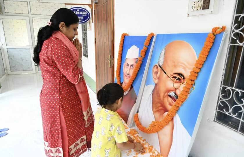गांधी का सत्य-अहिंसा,शास्त्री की सादगी बनी प्रेरणा, पाकुड़ में गूंजा राष्ट्रसेवा का संदेश गांधी का सत्य-अहिंसा,शास्त्री की सादगी बनी प्रेरणा, पाकुड़ में गूंजा राष्ट्रसेवा का संदेश