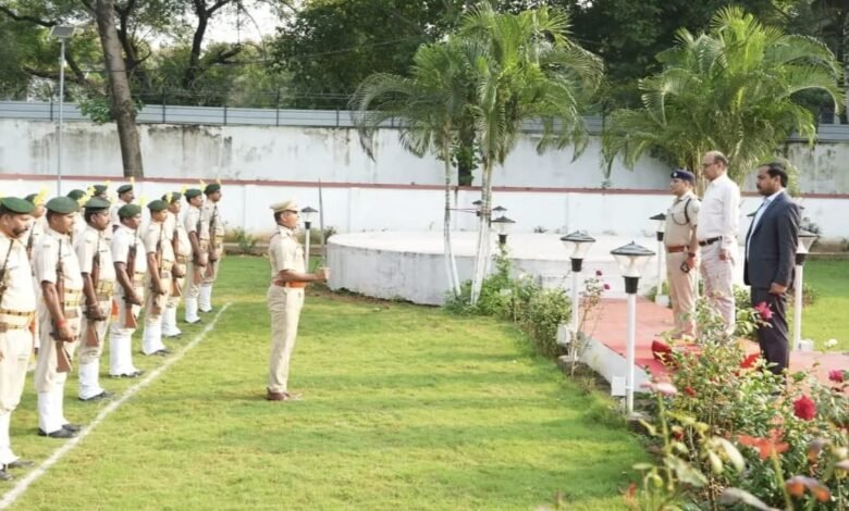 साहिबगंज पहुंचे हाइकोर्ट के न्यायाधीश अखिल कुमार, गार्ड ऑफ ऑनर से हुआ भव्य स्वागत साहिबगंज पहुंचे हाइकोर्ट के न्यायाधीश अखिल कुमार, गार्ड ऑफ ऑनर से हुआ भव्य स्वागत