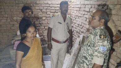 छत की टॉली (खपरैल) खोलकर घर में घुसे चोर, नकदी और सोने की बाली लेकर फरार