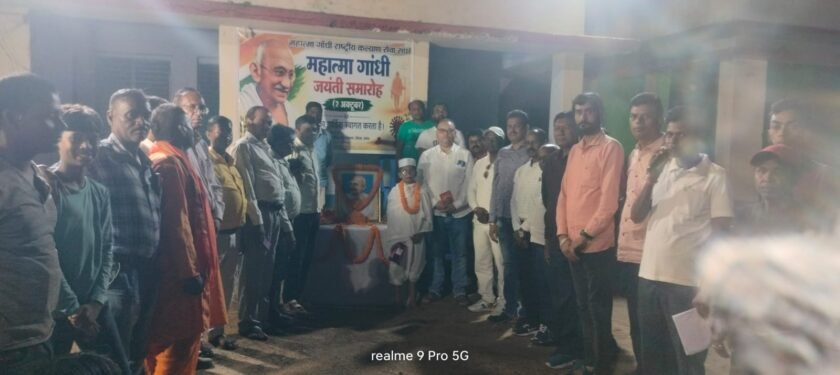 Gomiya:साड़म में गांधी जयंती धूमधाम से मनाई गई, वक्ताओं ने दिए विचारों को अपनाने का संदेश Gomiya:साड़म में गांधी जयंती धूमधाम से मनाई गई, वक्ताओं ने दिए विचारों को अपनाने का संदेश