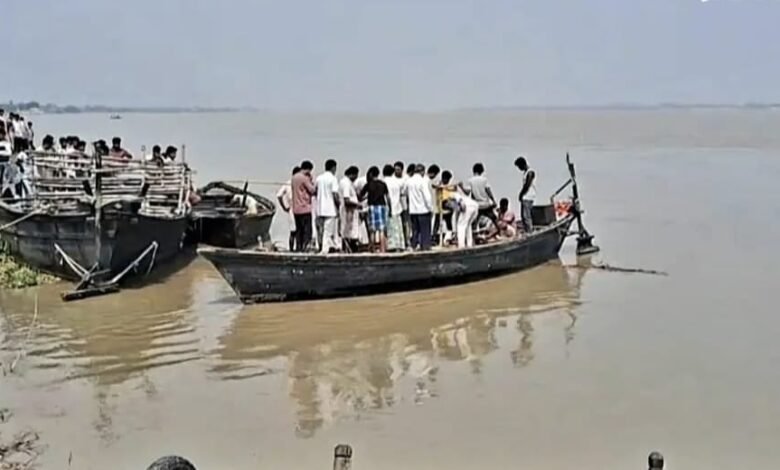 गंगा में नहाने उतरा 18 वर्षीय अरबाज गहरे पानी में समाया; तलाश में जुटे गोताखोर,घाट पर मचा कोहराम।