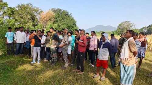 घाघरा में युवक का शव पेड़ से लटका मिला, पुलिस जांच में जुटी | Gumla News