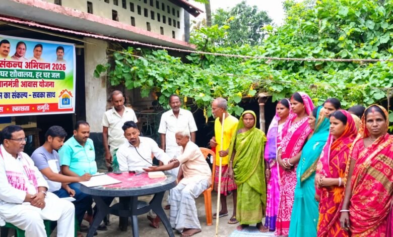 गांव में जुटे सैकड़ों ग्रामीण,स्वास्थ्य जांच के साथ योजनाओं की दी जानकारी
