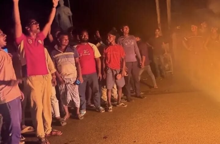 राहुल-प्रियंका की हिरासत पर पाकुड़ में उबाल,युवा कांग्रेस ने किया प्रदर्शन राहुल-प्रियंका की हिरासत पर पाकुड़ में उबाल,युवा कांग्रेस ने किया प्रदर्शन