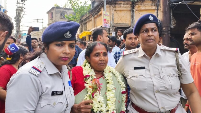 मालदा जिला परिषद में बड़ा सियासी उलटफेर, चार सदस्यों वाली भाजपा ने 24 के समर्थन से बनाई सत्ता मालदा जिला परिषद में बड़ा सियासी उलटफेर, चार सदस्यों वाली भाजपा ने 24 के समर्थन से बनाई सत्ता