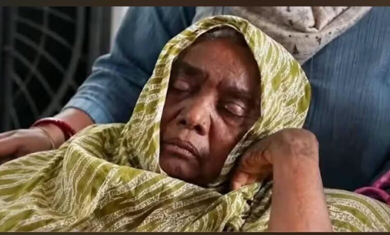 CM हेमंत सोरेन की मां रूपी सोरेन का निधन,झारखंड में शोक की लहर CM हेमंत सोरेन की मां रूपी सोरेन का निधन,झारखंड में शोक की लहर