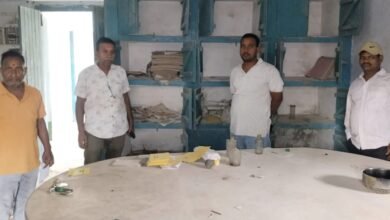 स्कूल की खिड़की तोड़ घुसे चोर,किताबें ले उड़े; लैब में मचायी तोड़फोड़ स्कूल की खिड़की तोड़ घुसे चोर,किताबें ले उड़े; लैब में मचायी तोड़फोड़