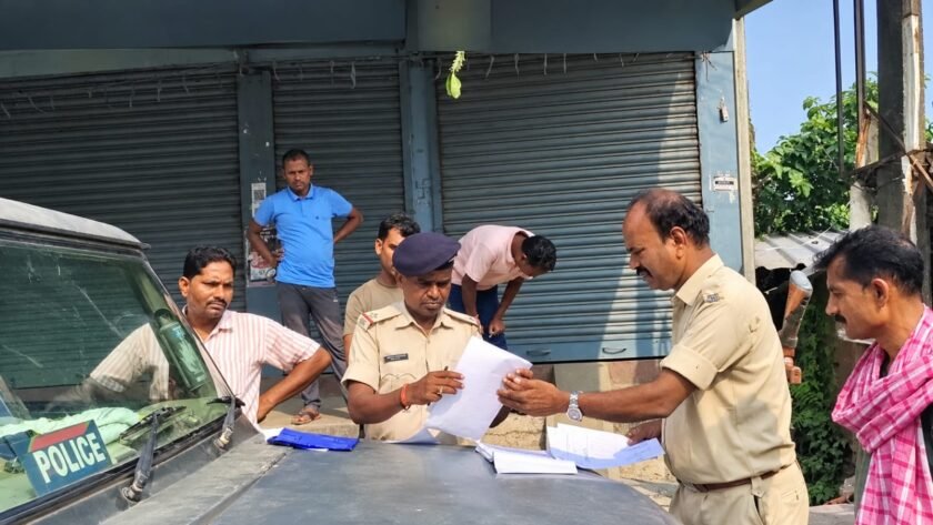 पतना चौक पर शराब दुकान के पास मिला युवक का शव, पहचान नहीं पतना चौक पर शराब दुकान के पास मिला युवक का शव, पहचान नहीं