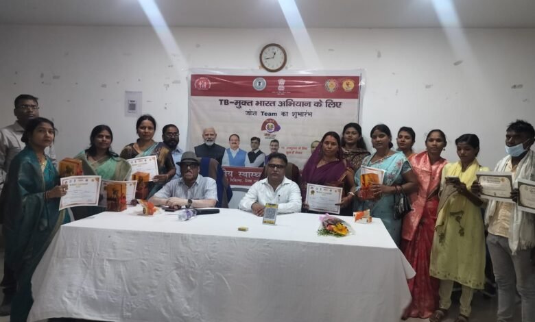 टीबी मुक्त अभियान चलाने पर मुखिया पूनम यादव सम्मानित, डीडीसी एवं सिविल सर्जन ने किया सम्मानित टीबी मुक्त अभियान चलाने पर मुखिया पूनम यादव सम्मानित, डीडीसी एवं सिविल सर्जन ने किया सम्मानित