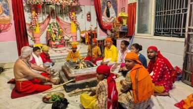 बरहरवा बड़ी काली मंदिर में सर्वपितृ अमावस्या पर उमड़ी भीड़ बरहरवा बड़ी काली मंदिर में सर्वपितृ अमावस्या पर उमड़ी भीड़