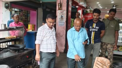 latehar:त्योहारों से पहले लातेहार में मिठाई दुकानों और रेस्टोरेंट की जांच, खाद्य पदार्थों के नमूने लिए गए latehar:त्योहारों से पहले लातेहार में मिठाई दुकानों और रेस्टोरेंट की जांच, खाद्य पदार्थों के नमूने लिए गए