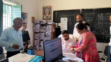 डीईओ ने मेगा हेल्प डेस्क एवं नोटिस हियरिंग-सह-डिजिटाइजेशन कैंप का किया निरीक्षण