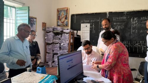 डीईओ ने मेगा हेल्प डेस्क एवं नोटिस हियरिंग-सह-डिजिटाइजेशन कैंप का किया निरीक्षण