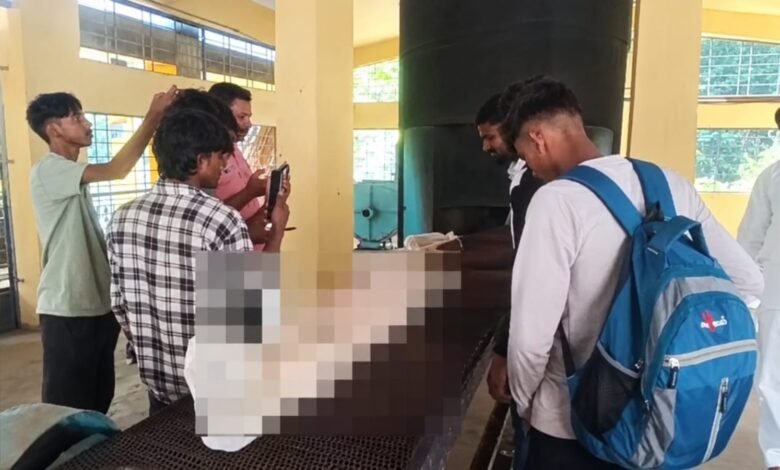गरीबी की ऐसी मार, गांव तक नहीं पहुंच सका बेटे का शव; पुणे में ही करना पड़ा अंतिम संस्कार
