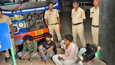 West Bengal :रघुनाथगंज में 300 ग्राम हेरोइन बरामद, चार युवक गिरफ्तार; मोटरसाइकिल जब्त West Bengal :रघुनाथगंज में 300 ग्राम हेरोइन बरामद, चार युवक गिरफ्तार; मोटरसाइकिल जब्त