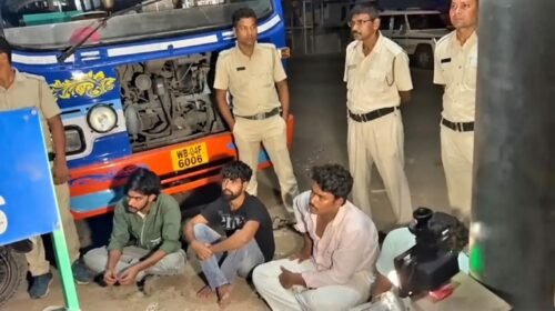 West Bengal :रघुनाथगंज में 300 ग्राम हेरोइन बरामद, चार युवक गिरफ्तार; मोटरसाइकिल जब्त