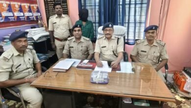 राजमहल में अवैध लॉटरी के खिलाफ कार्रवाई, 57 लॉटरी और मोबाइल के साथ आरोपी गिरफ्तार राजमहल में अवैध लॉटरी के खिलाफ कार्रवाई, 57 लॉटरी और मोबाइल के साथ आरोपी गिरफ्तार