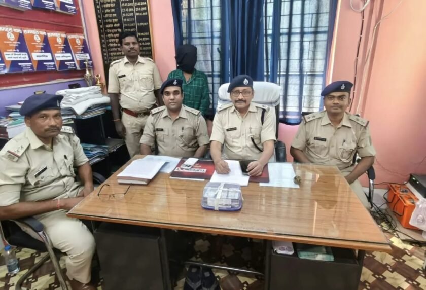 राजमहल में अवैध लॉटरी के खिलाफ कार्रवाई, 57 लॉटरी और मोबाइल के साथ आरोपी गिरफ्तार राजमहल में अवैध लॉटरी के खिलाफ कार्रवाई, 57 लॉटरी और मोबाइल के साथ आरोपी गिरफ्तार