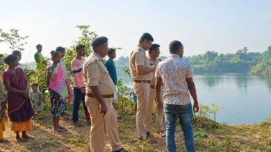 पाकुड़ के मलीपाड़ा में बंद पत्थर खदान से मिला अज्ञात युवक का शव, हाथ पर रस्सी के निशान; हत्या की आशंका पाकुड़ के मलीपाड़ा में बंद पत्थर खदान से मिला अज्ञात युवक का शव, हाथ पर रस्सी के निशान; हत्या की आशंका