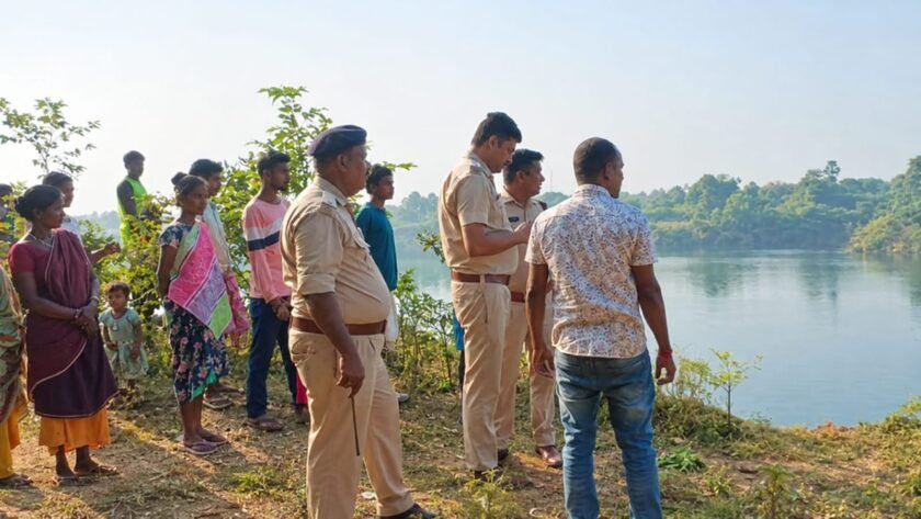 पाकुड़ के मलीपाड़ा में बंद पत्थर खदान से मिला अज्ञात युवक का शव, हाथ पर रस्सी के निशान; हत्या की आशंका पाकुड़ के मलीपाड़ा में बंद पत्थर खदान से मिला अज्ञात युवक का शव, हाथ पर रस्सी के निशान; हत्या की आशंका