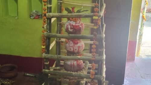 बरहरवा में सीने पर कलश स्थापित कर प्रभु कुमार साह कर रहे नवरात्र साधना