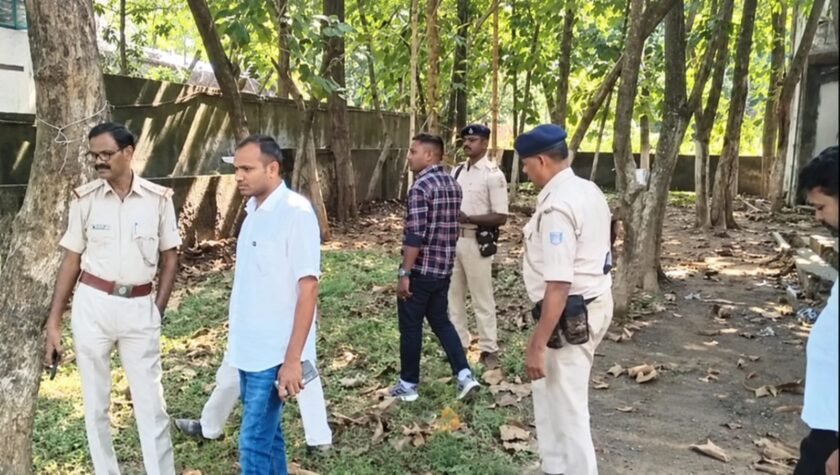 Sahibganj News:थाने से महज 500 मीटर दूर बिजली कार्यालय में चोरी, CCTV में कैद हुए दो संदिग्ध Sahibganj News:थाने से महज 500 मीटर दूर बिजली कार्यालय में चोरी, CCTV में कैद हुए दो संदिग्ध